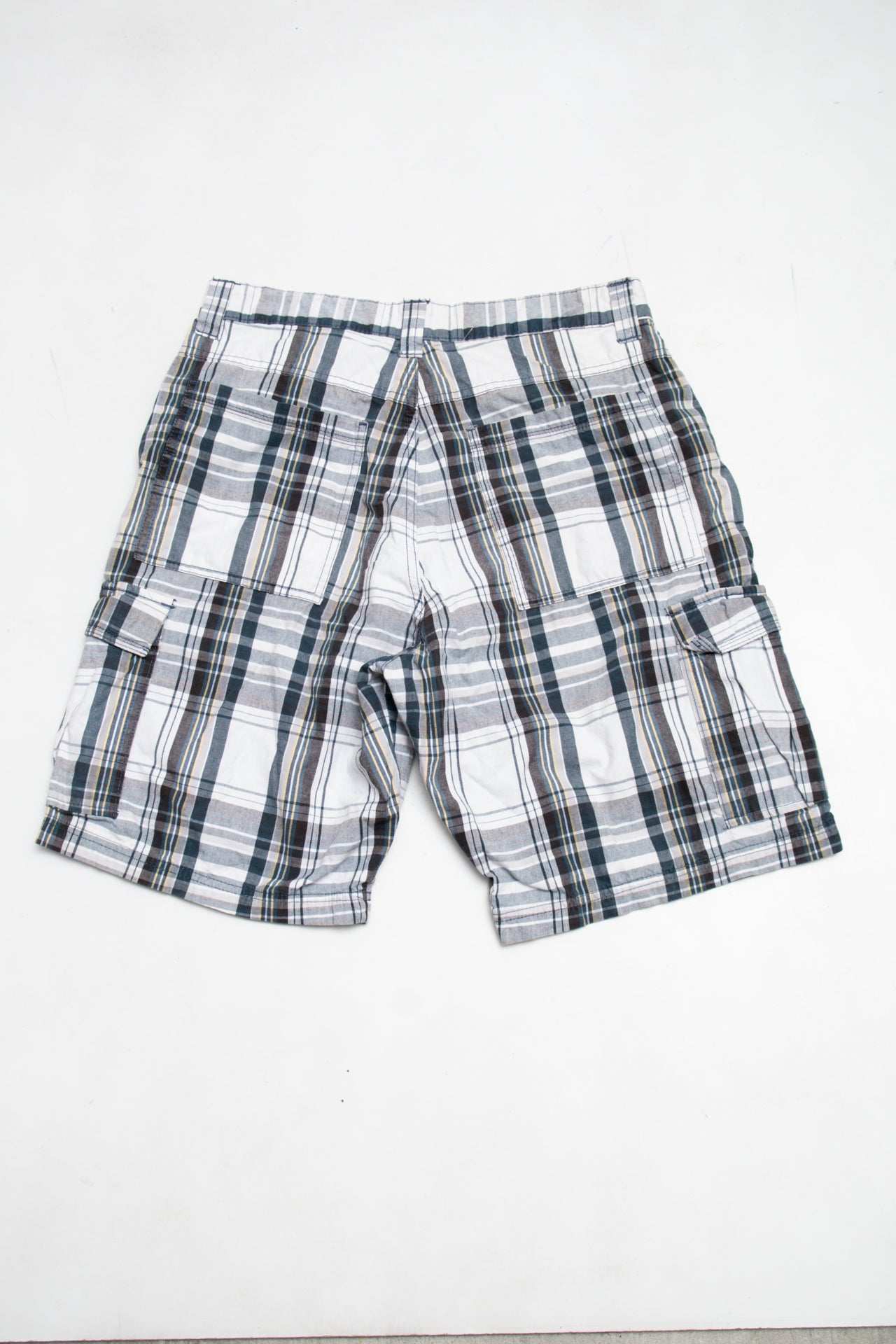 #124 Wrangler Shorts White | c. 204 | Size 10
