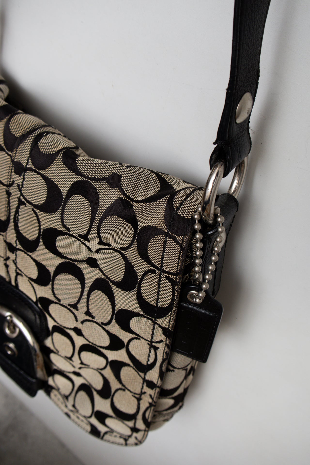 #191 Coach Crossbody Bag Black | c. 196 | Size
