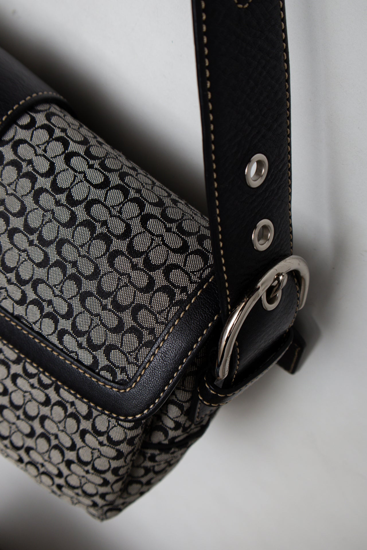 #187 Coach Shoulder Bag Black | c. 196 | Size