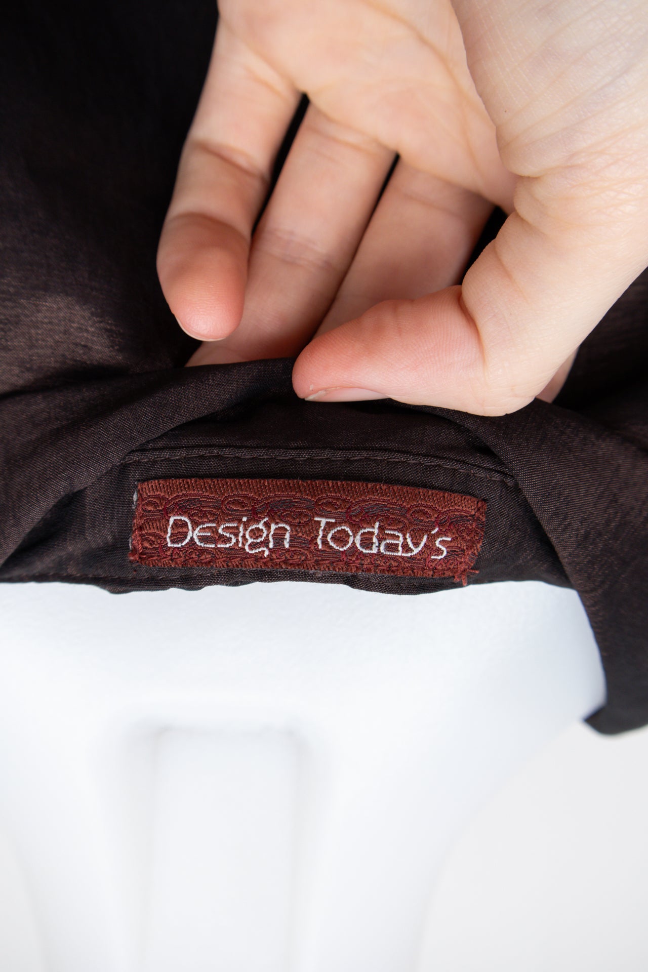 #105 Design Today's T-shirt Brown | c. 198 | Size 8