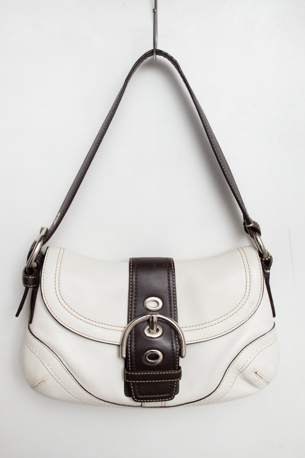 # Coach Shoulder Bag White | c. | Size