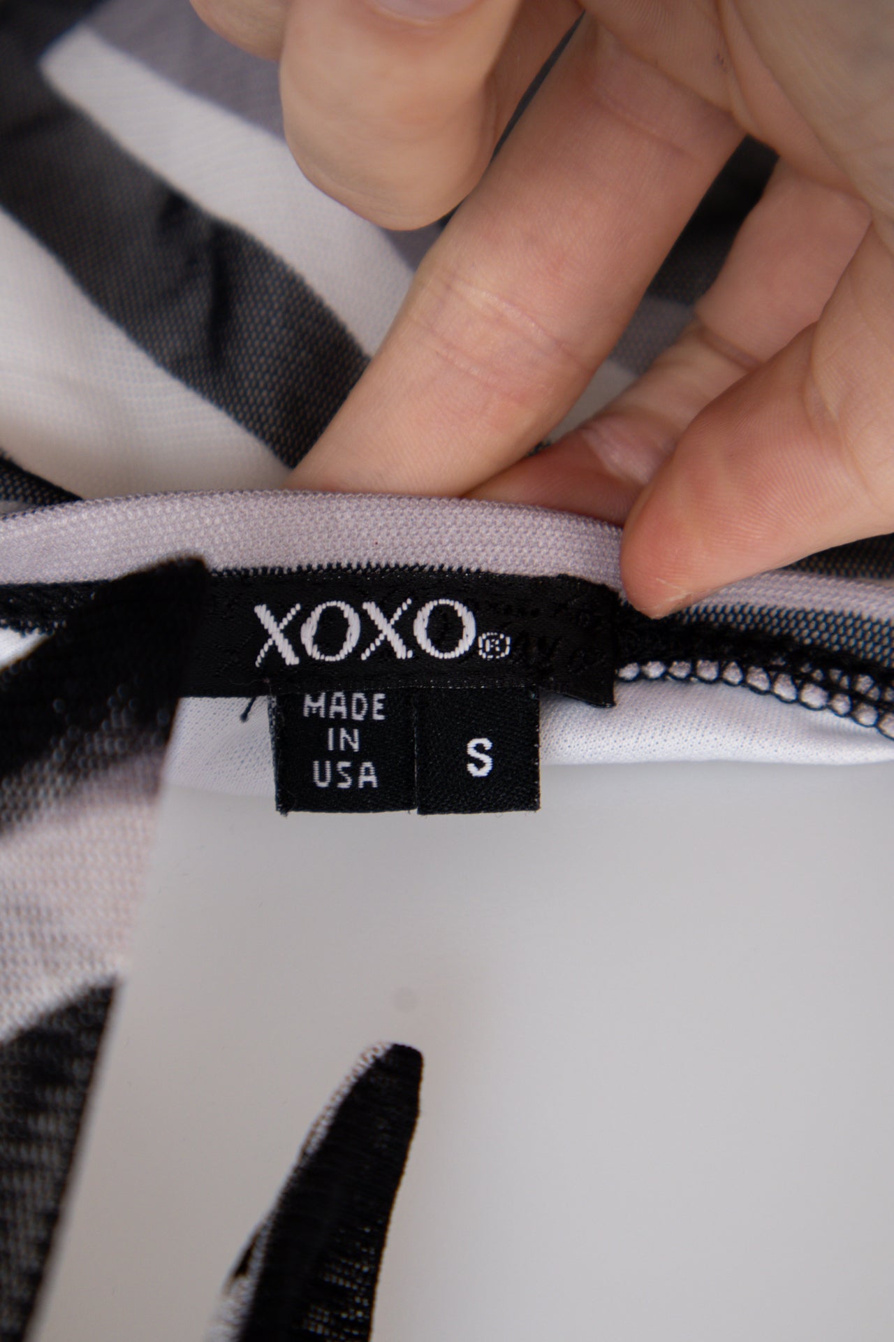 #117 Xoxo Halter Top Black | c. 206 | Size 8