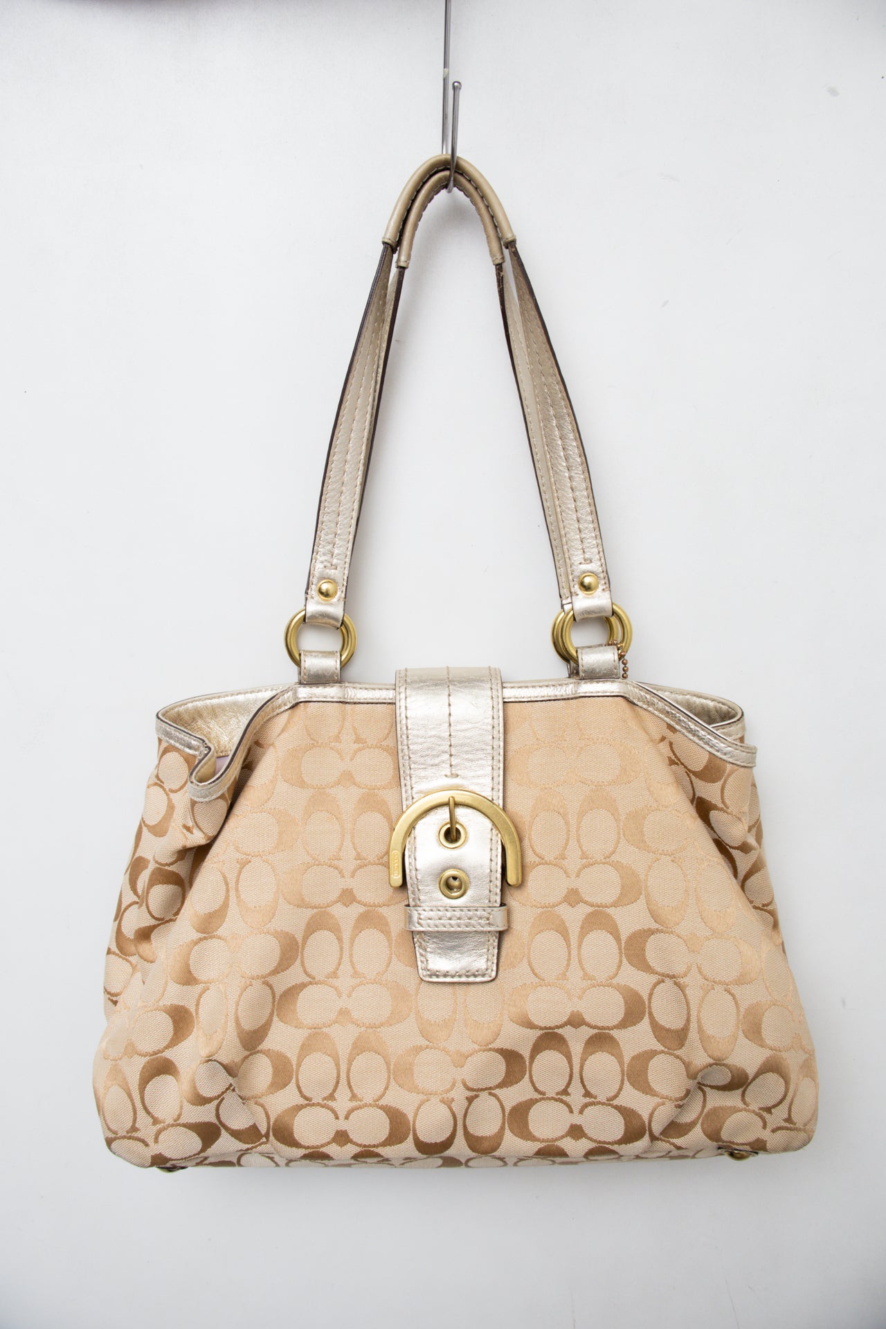 #188 Coach Shoulder Bag Beige | c. 200 | Size
