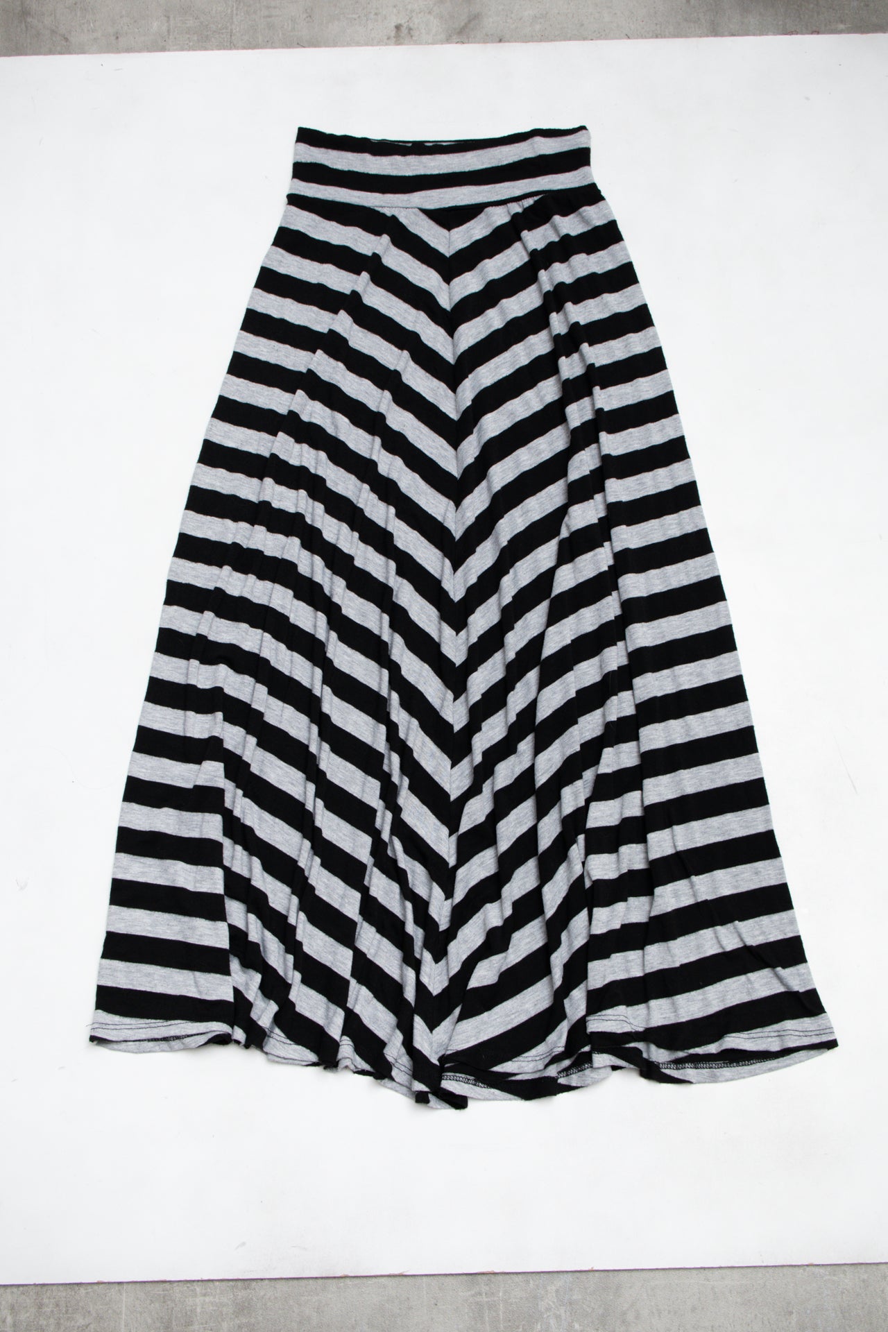 #157 Ab Studio Skirt Black | c. 193 | Size 8