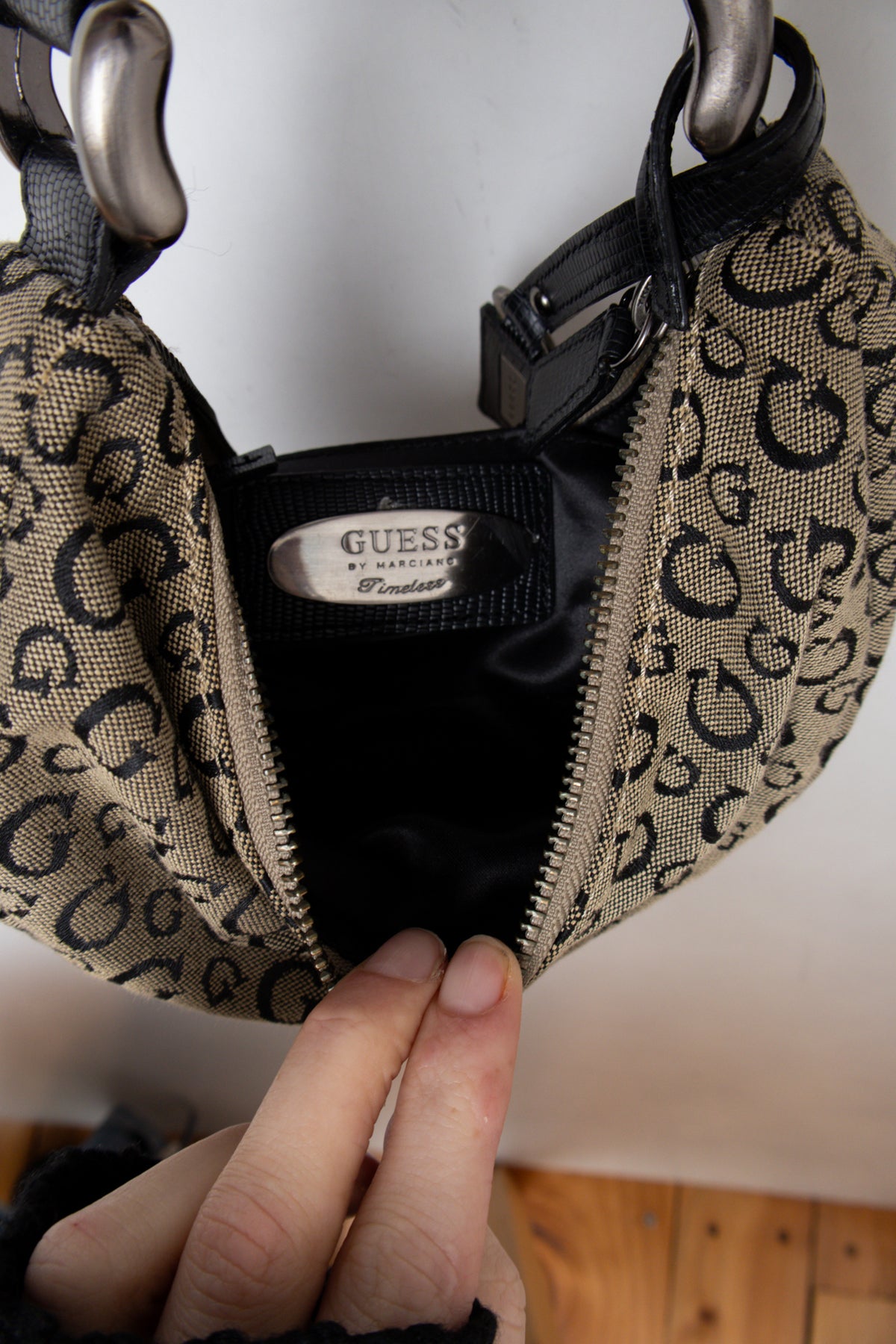 #128 Guess By Marciano Bag Black | c. 209 | Size