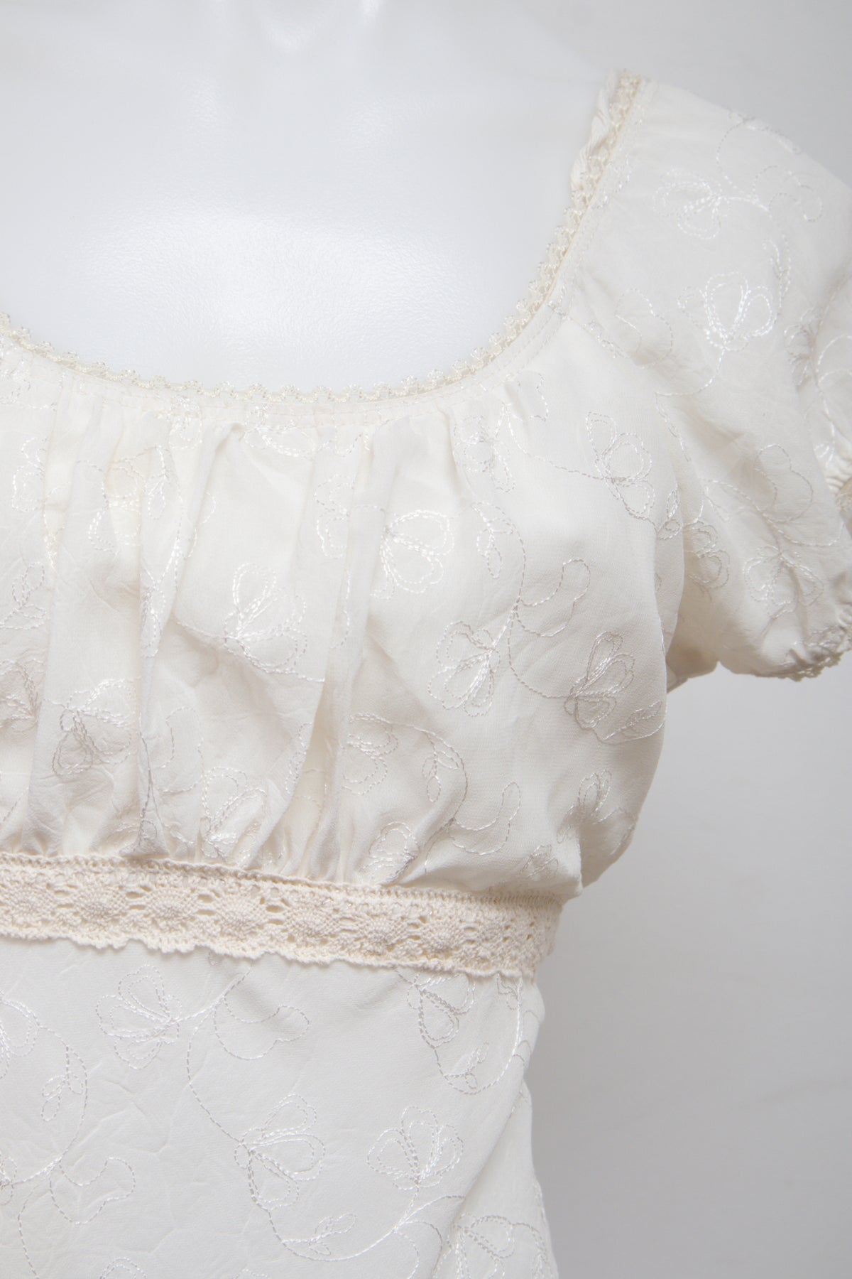 #020 Suzy Shier Short Sleeve White | c. 209 | Size 10