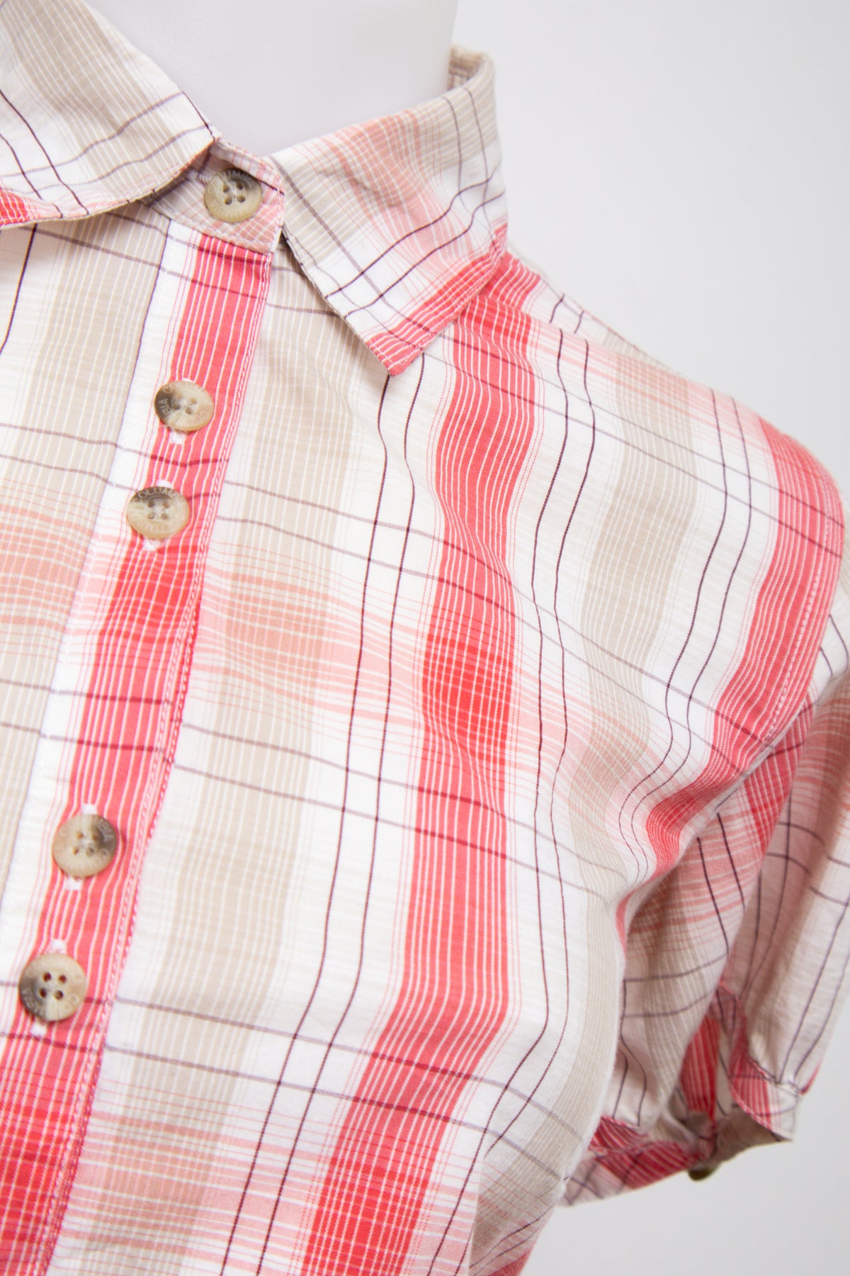 #047 Columbia Short Sleeve Red | c. 209 | Size 8