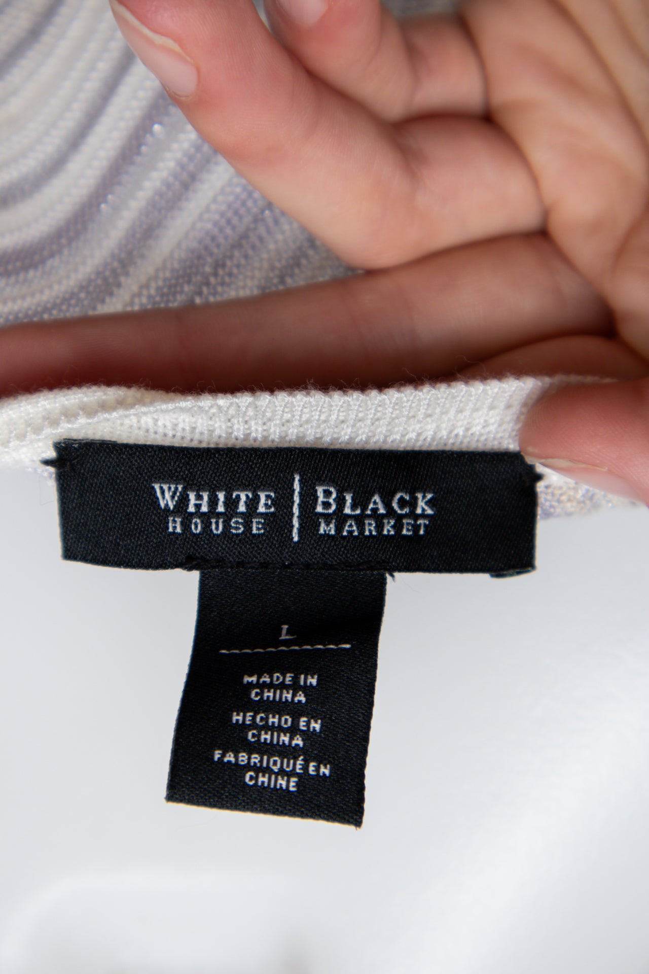 #58 White House Black Market T-shirt White | c. 192 | Size 8