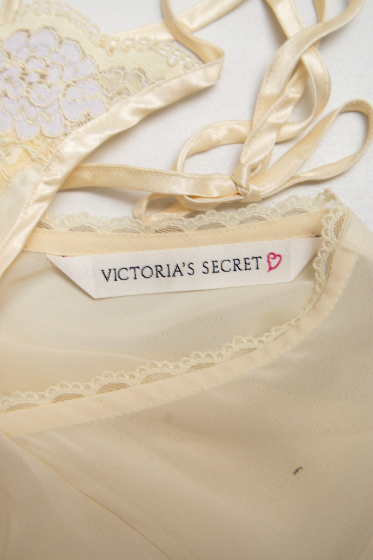 #120 Victoria's Secret Camisole White | c. 197 | Size 6