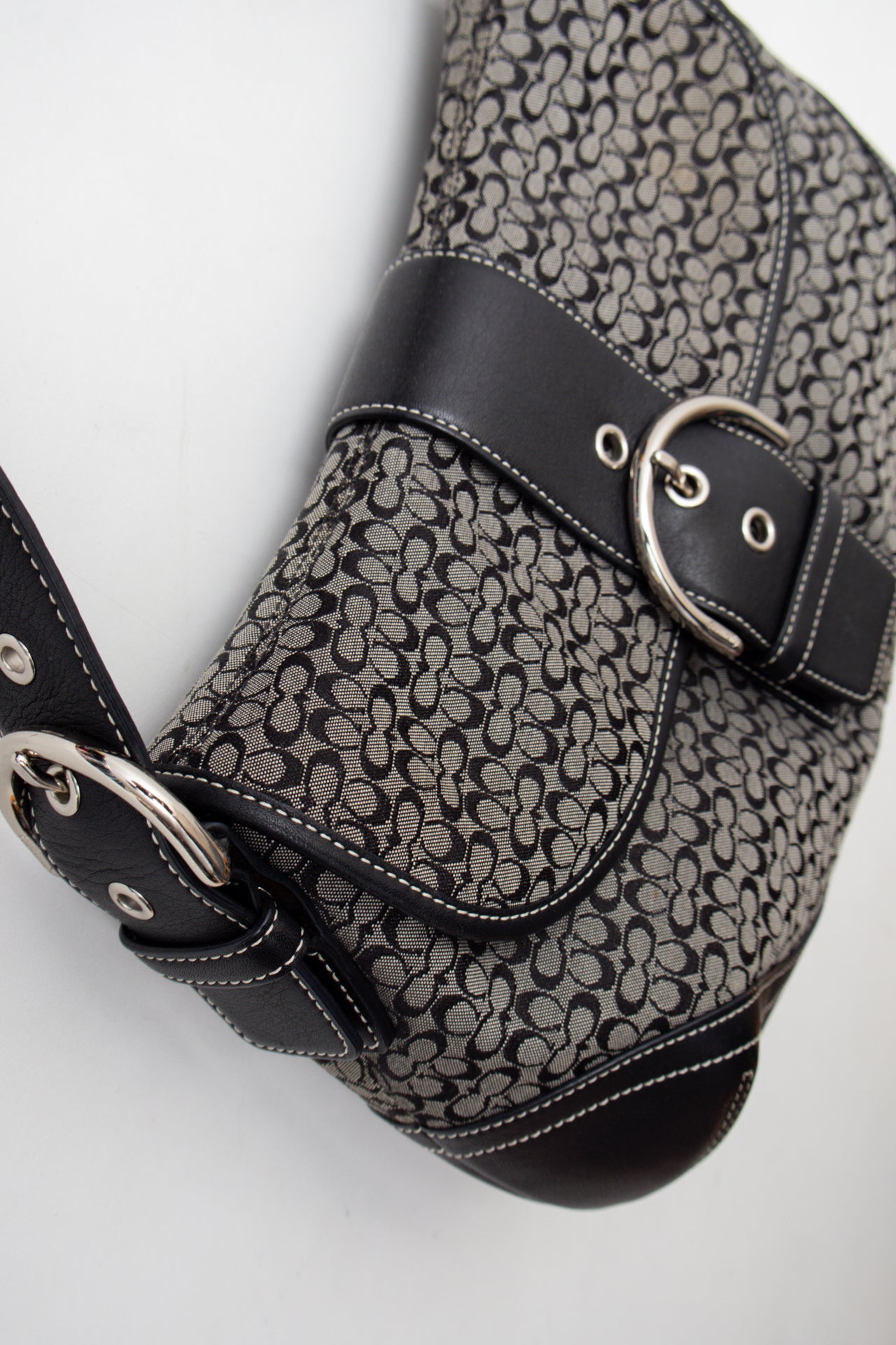 #169 Coach Shoulder Bag Black | c. 206 | Size