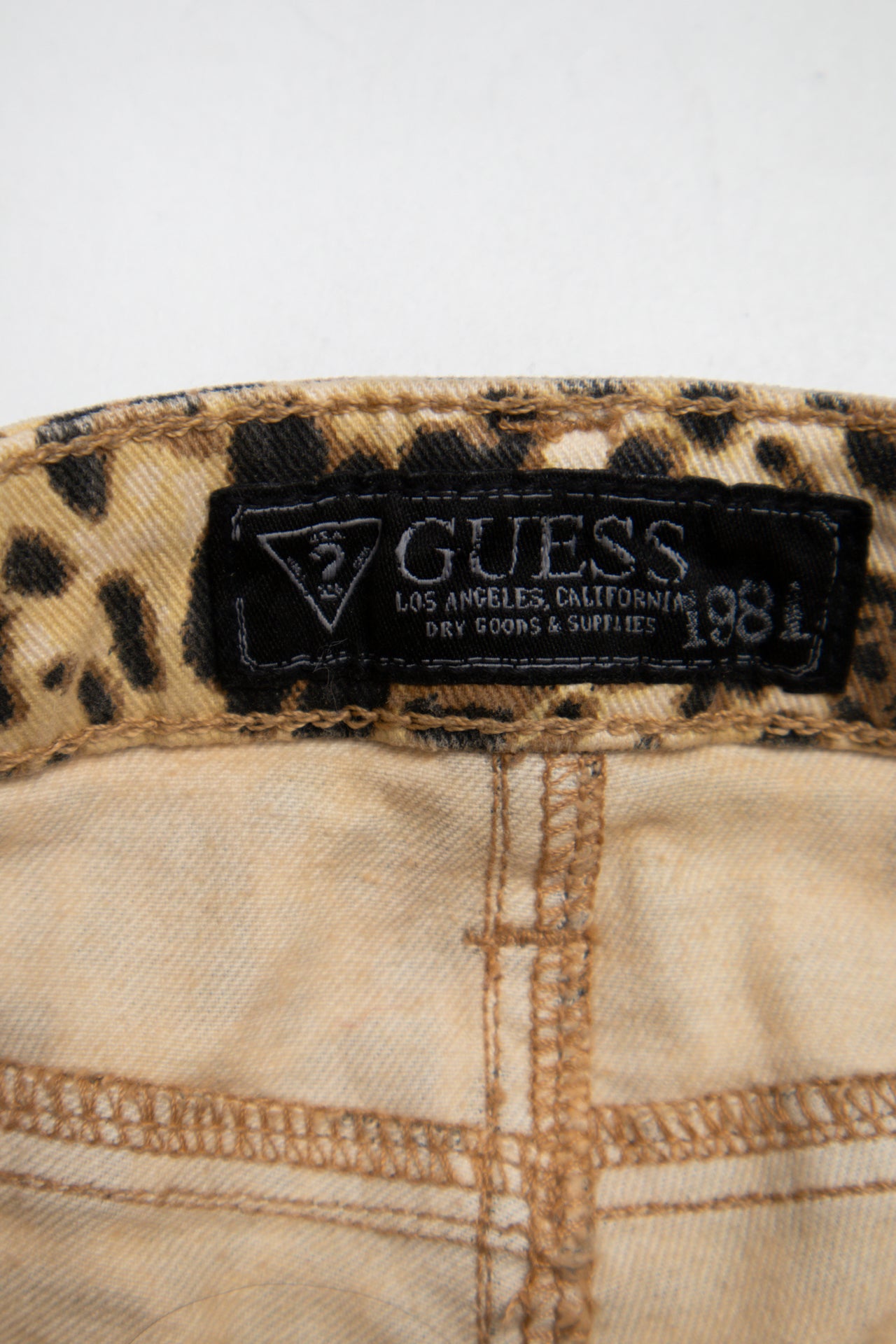 #157 Guess Shorts Brown | c. 198 | Size 8