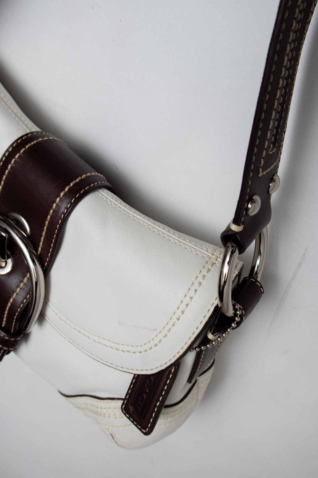 #178 Coach Shoulder Bag White | c. 202 | Size