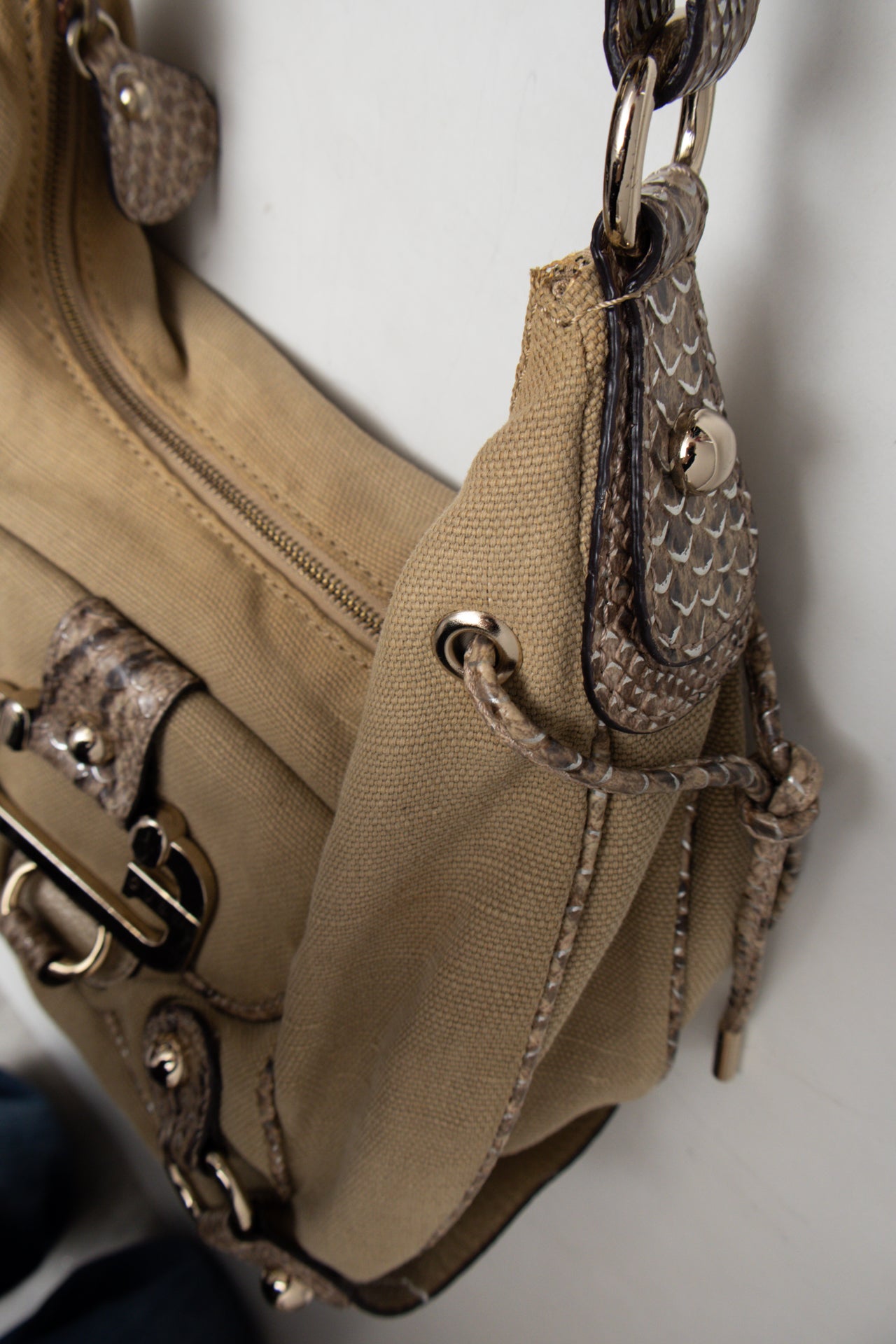 #235 Guess Shoulder Bag Beige | c. 175 | Size