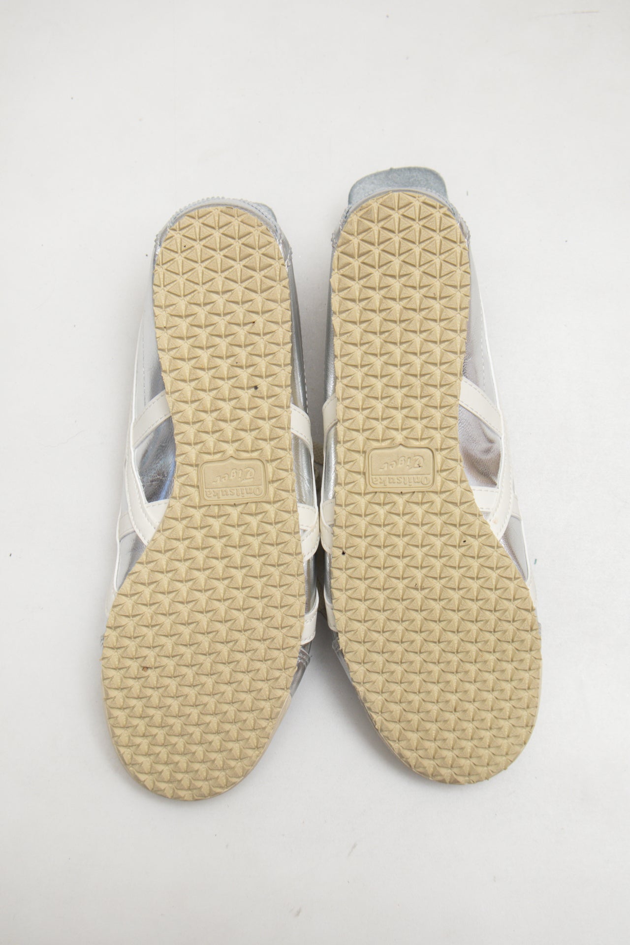 #178 Onitsuka Tiger Sneakers Silver | c. 173 | Size AU8.5