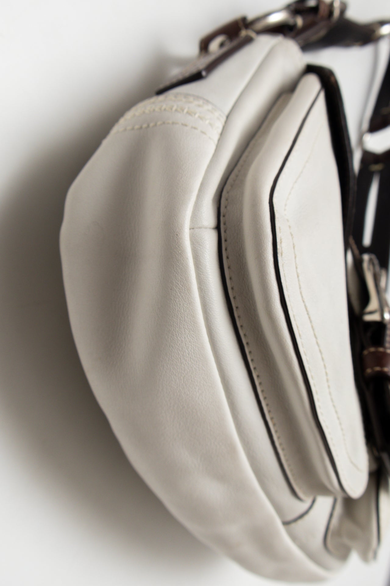 #238 Coach Soho Flat Bag White | c. 175