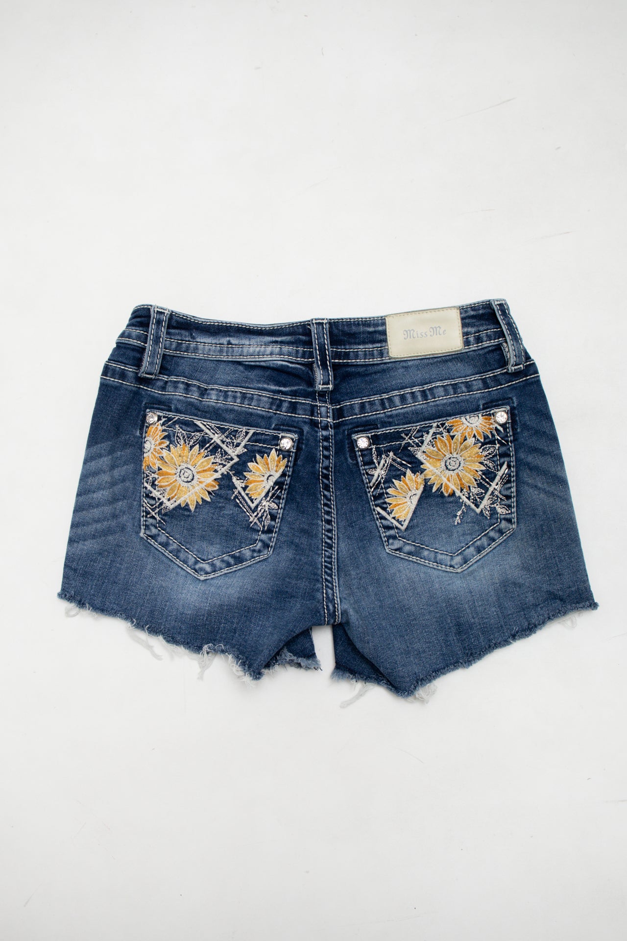 #84 Miss Me Denim Cut-off Shorts Blue | c. 173 | Size 6