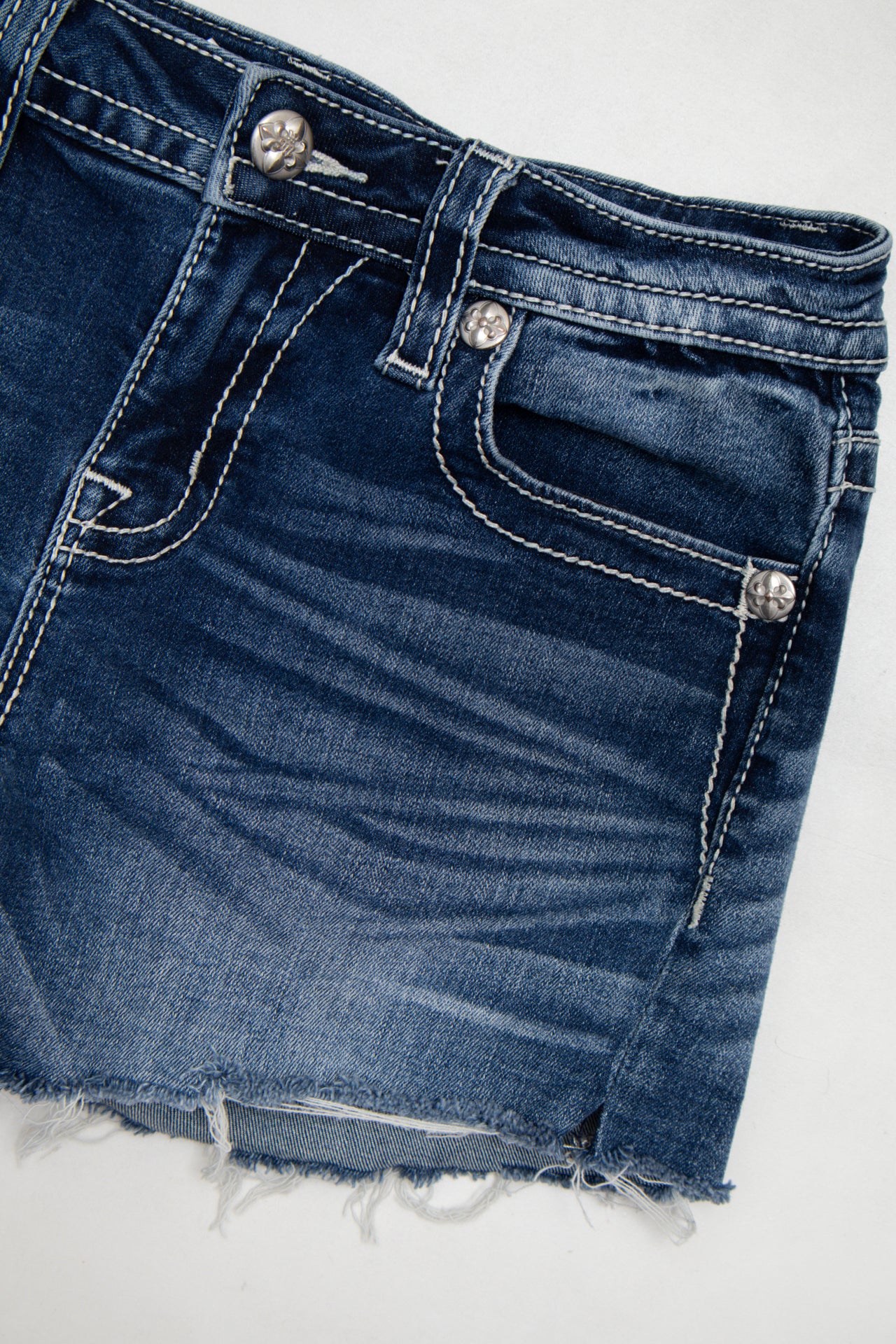 #84 Miss Me Denim Cut-off Shorts Blue | c. 173 | Size 6