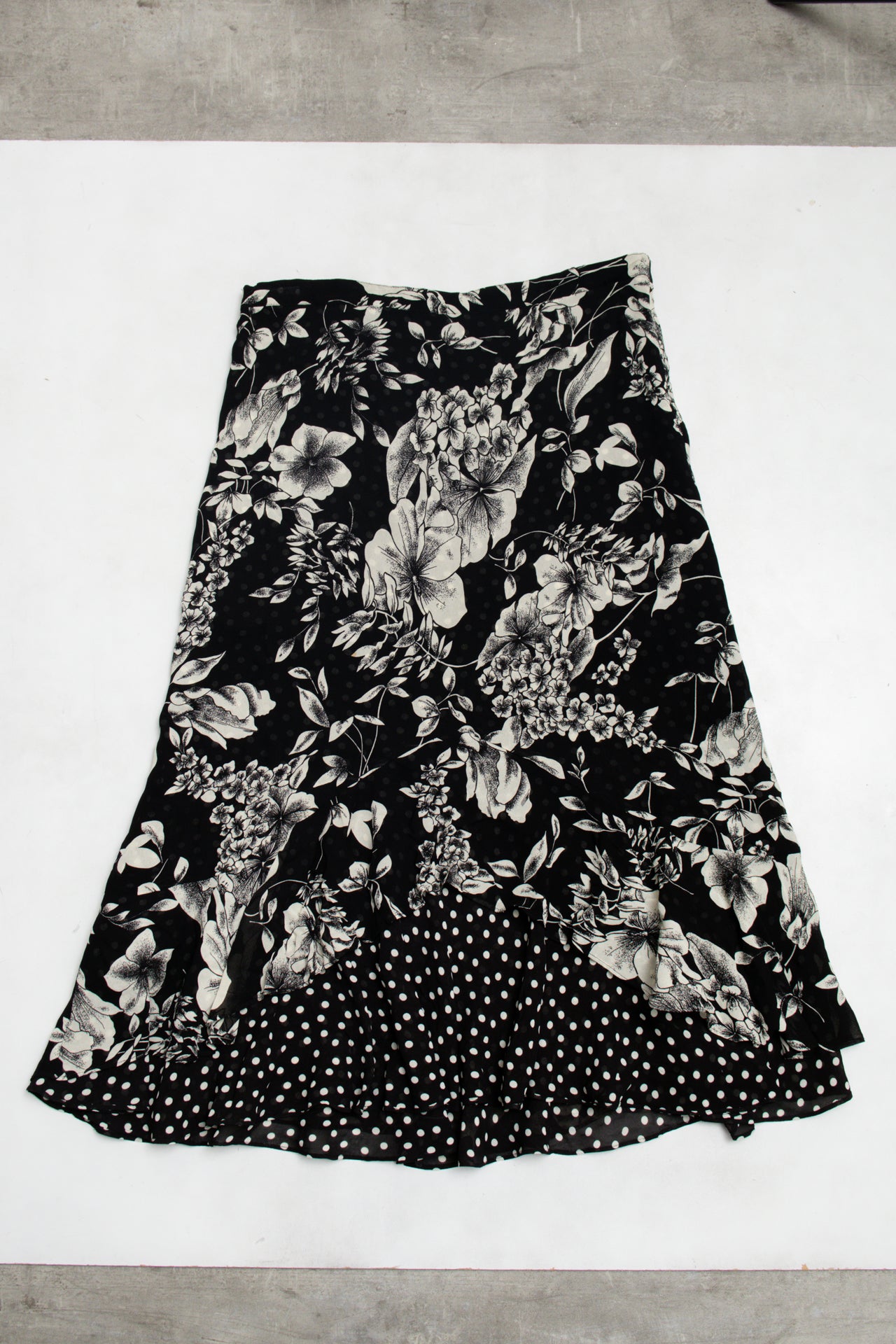 #202 Skirt Black | c. 175 | Size 16