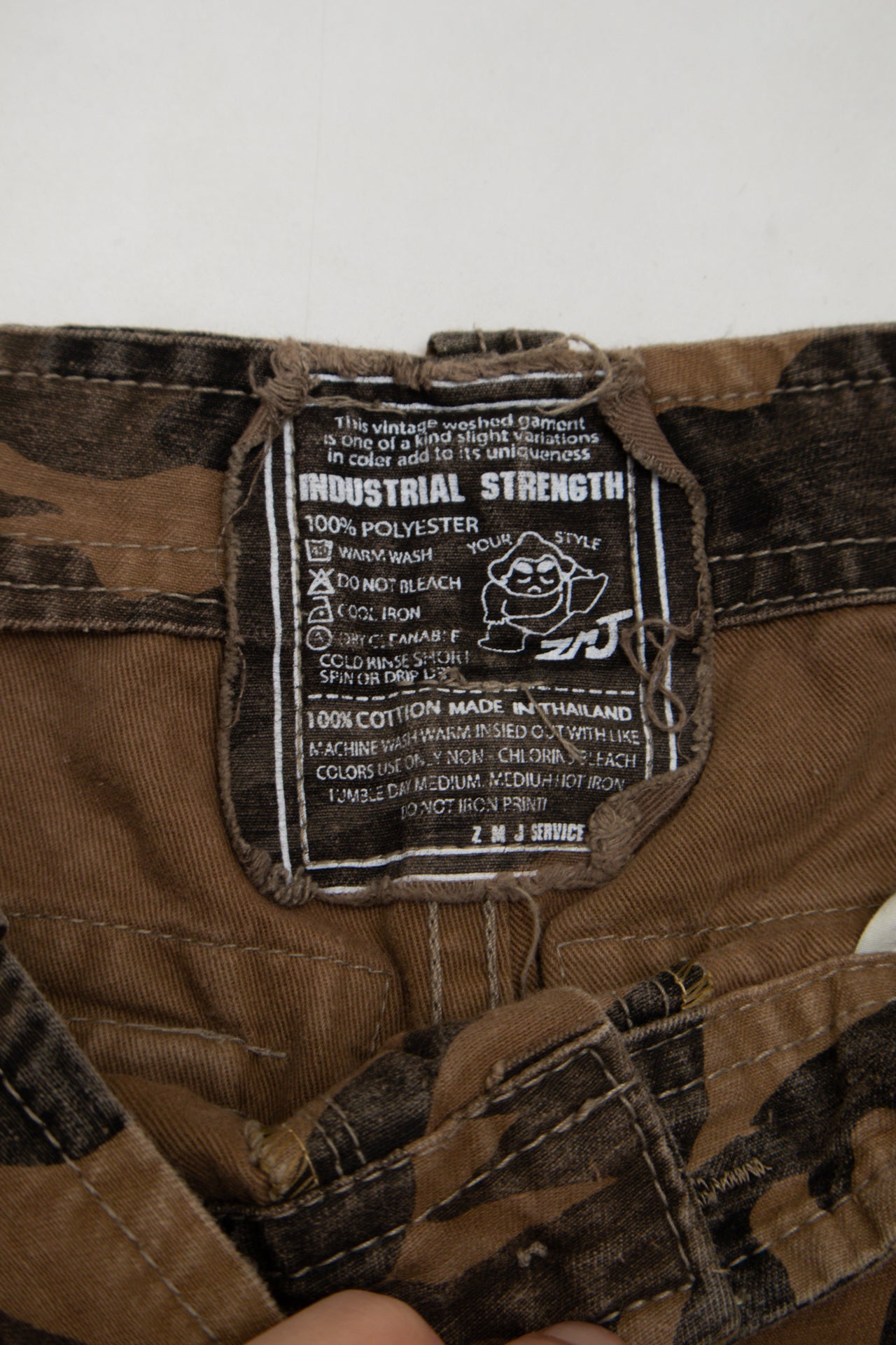 #149 Industrial Strength Cargo Shorts Brown | c. 173 | Size 8