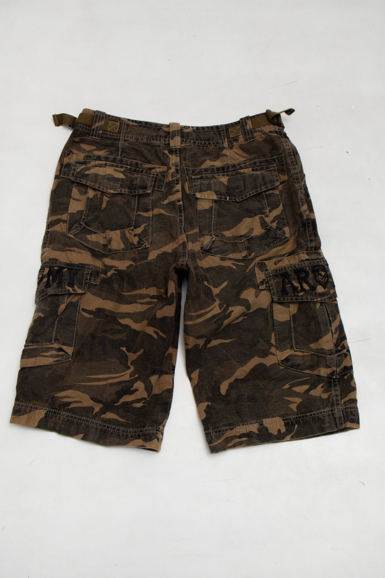 #149 Industrial Strength Cargo Shorts Brown | c. 173 | Size 8