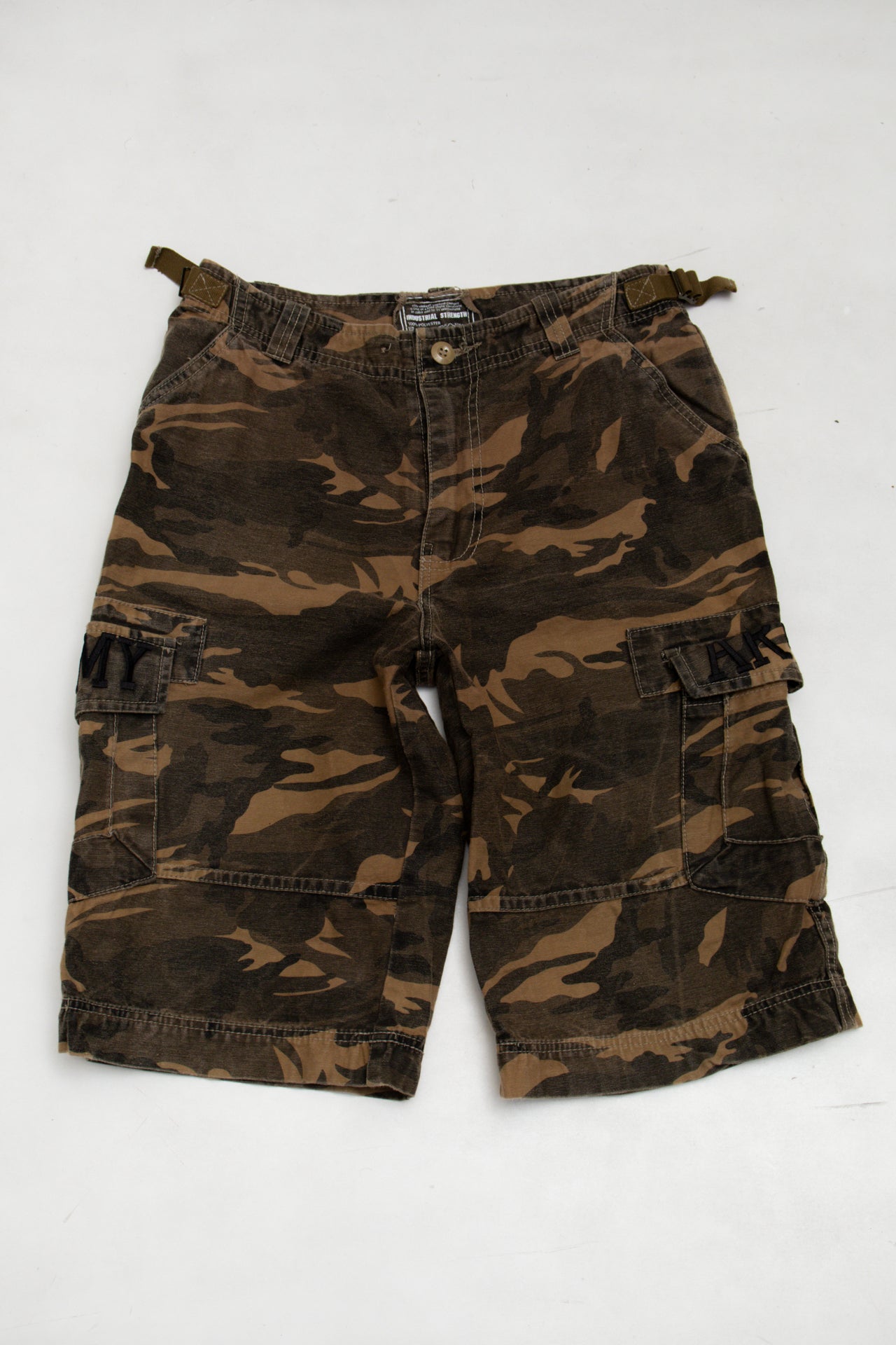 #149 Industrial Strength Cargo Shorts Brown | c. 173 | Size 8