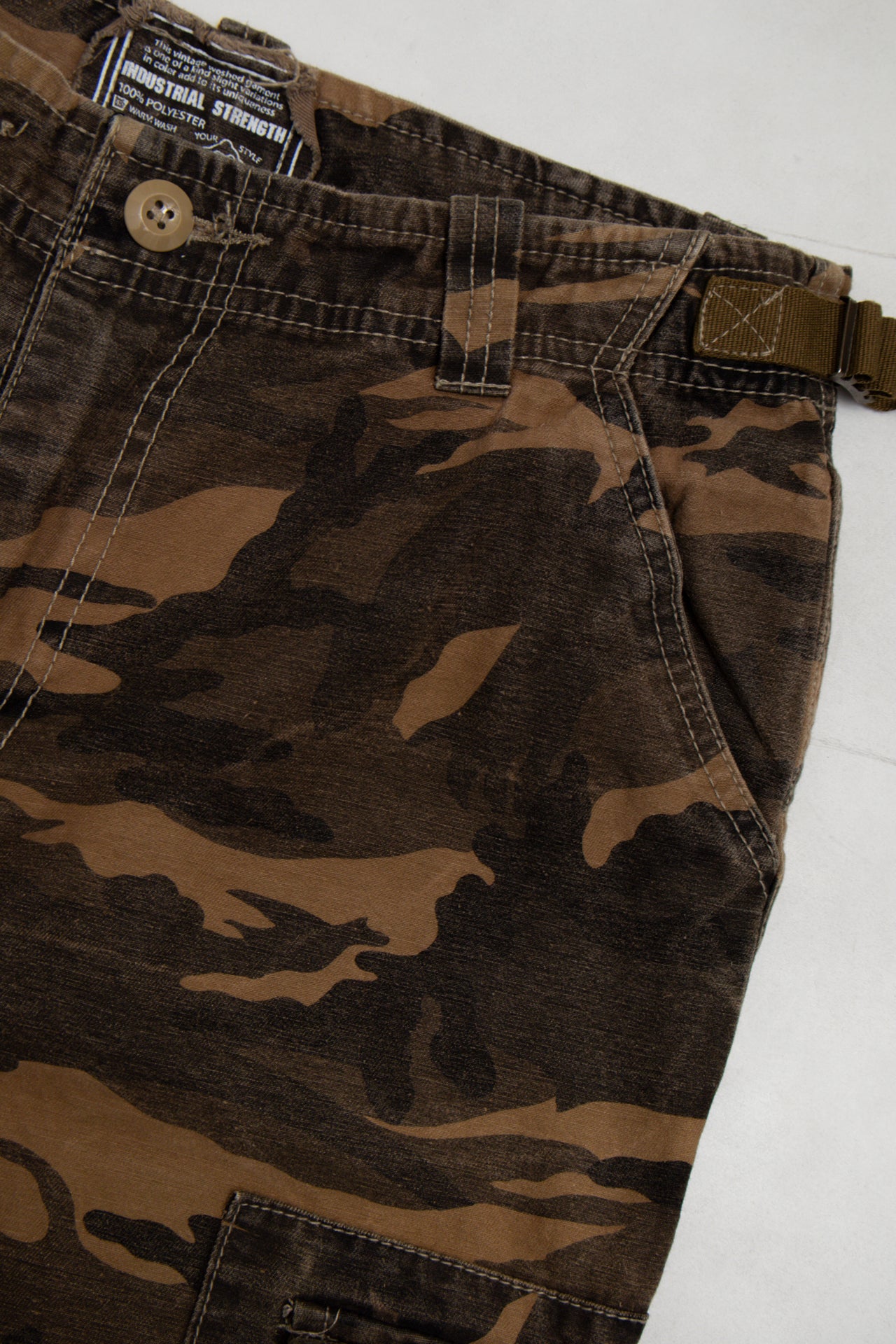 #149 Industrial Strength Cargo Shorts Brown | c. 173 | Size 8