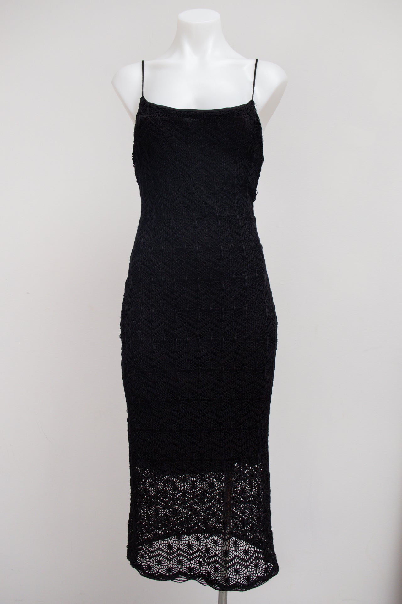 #105 Masq Black | c. 175 | Size 10/12