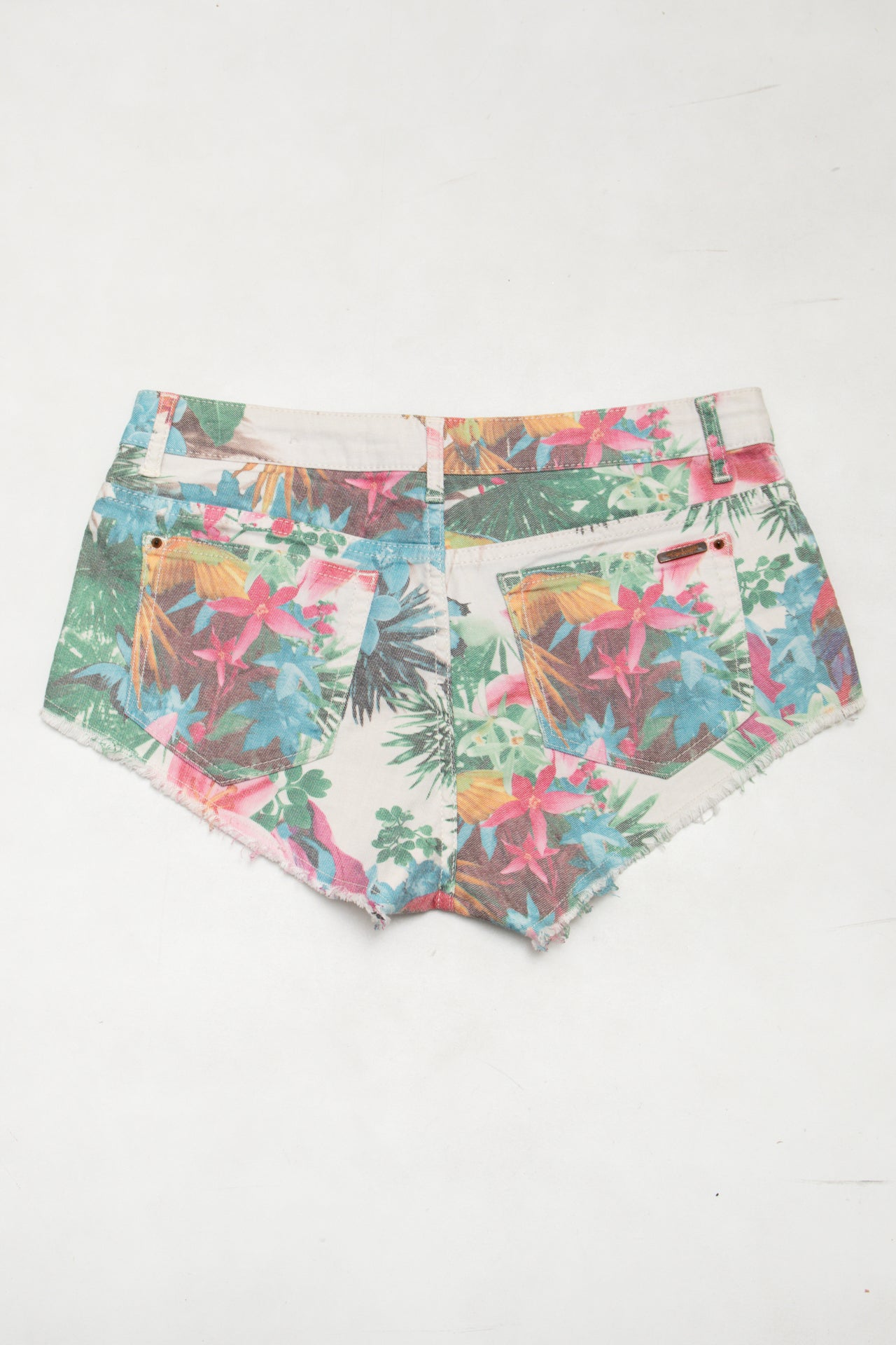 #158 Shorts Multicolor Tropical Print On Off-white Base | c. 174 | Size 8