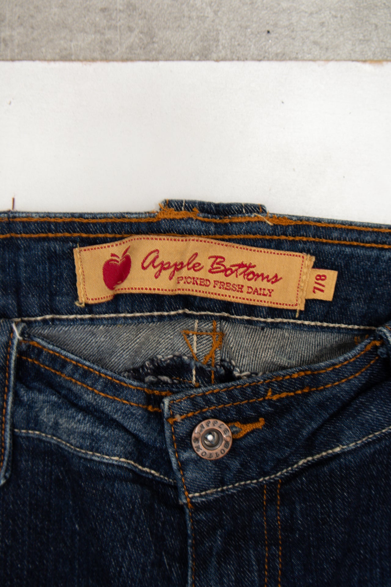 #175 Apple Bottoms Jeans Medium Blue Wash | c. 174 | Size 8