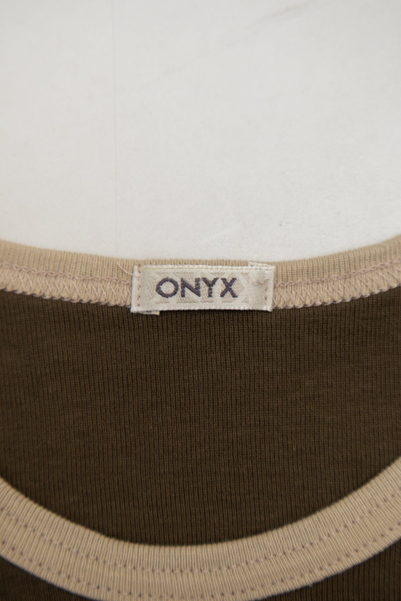 #134 Onyx T-shirt Brown | c. 173 | Size 8