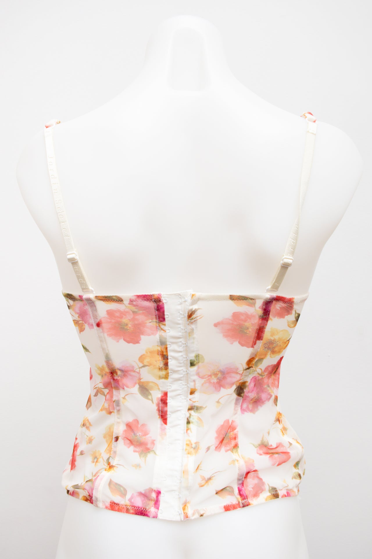 #11 Camisole Top White | c. 175 | Size 8 / 10D