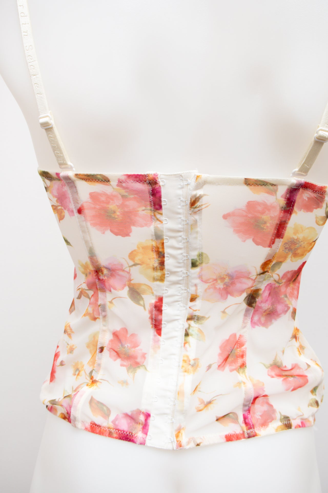 #11 Camisole Top White | c. 175 | Size 8 / 10D