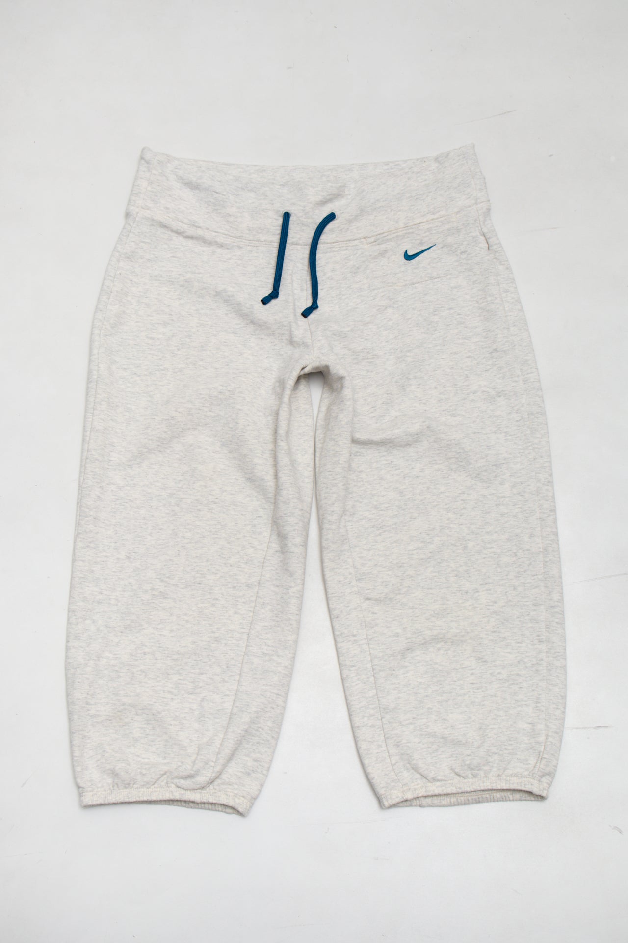 #103 Nike Cropped Sweatpants / Capri Pants Gray | c. 173 | Size 8