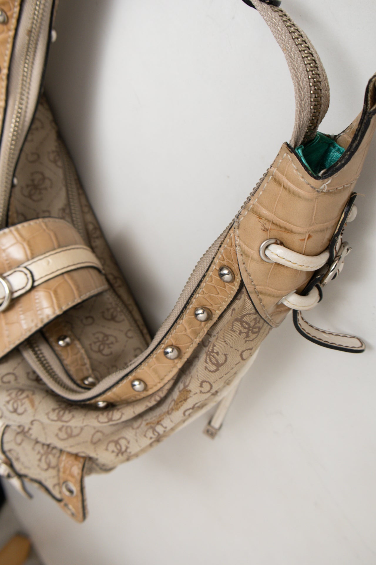 #220 Guess Shoulder Bag Beige | c. 175 | Size