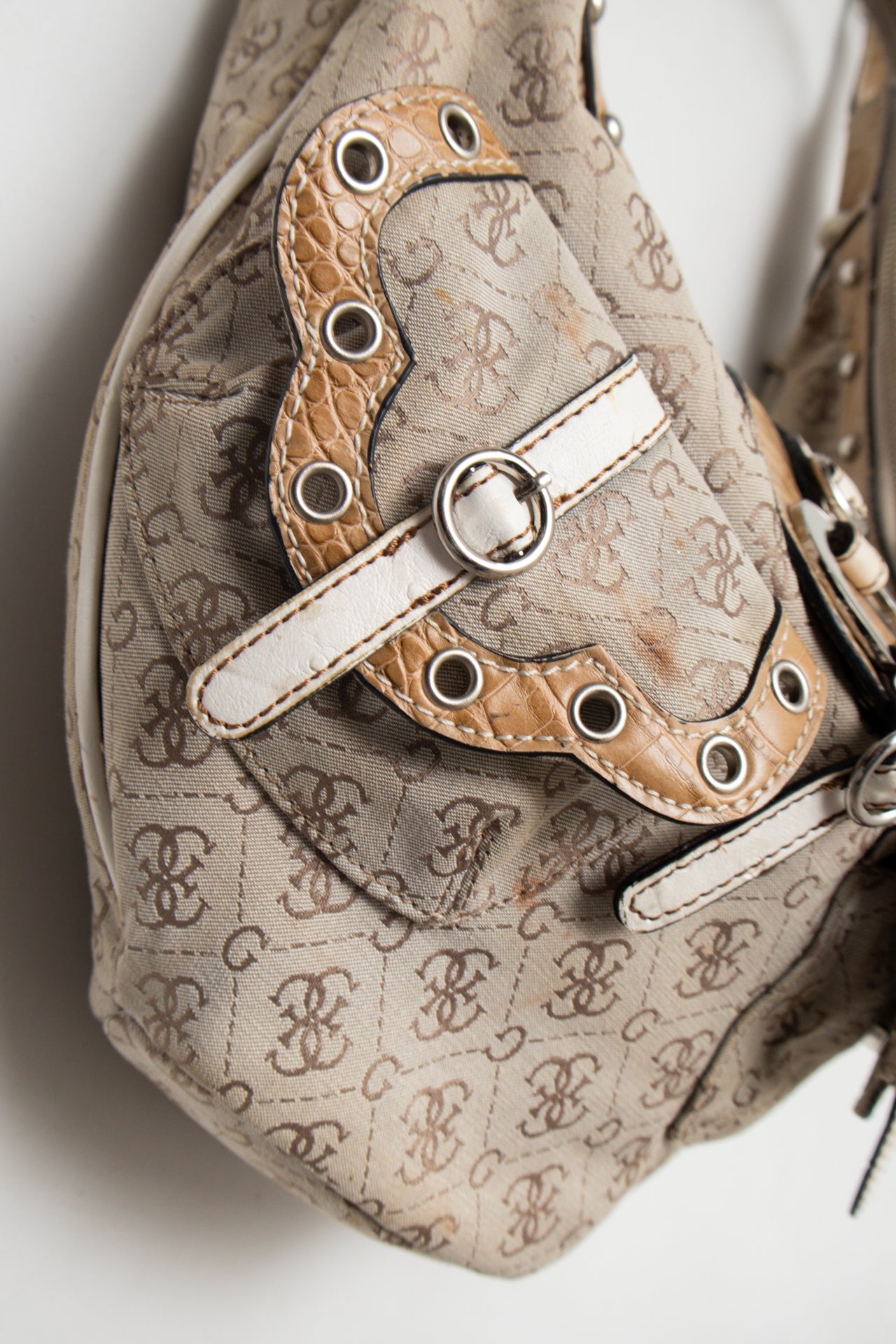 #220 Guess Shoulder Bag Beige | c. 175 | Size