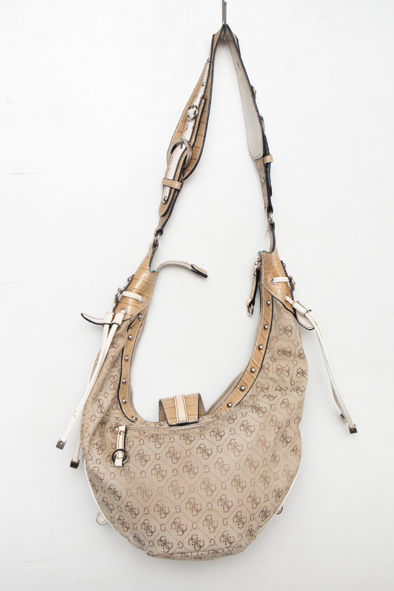 #220 Guess Shoulder Bag Beige | c. 175 | Size