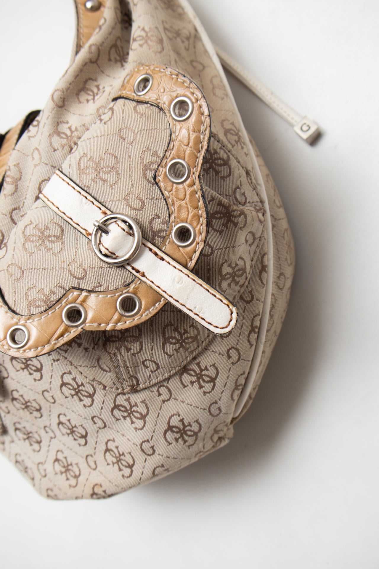 #220 Guess Shoulder Bag Beige | c. 175 | Size