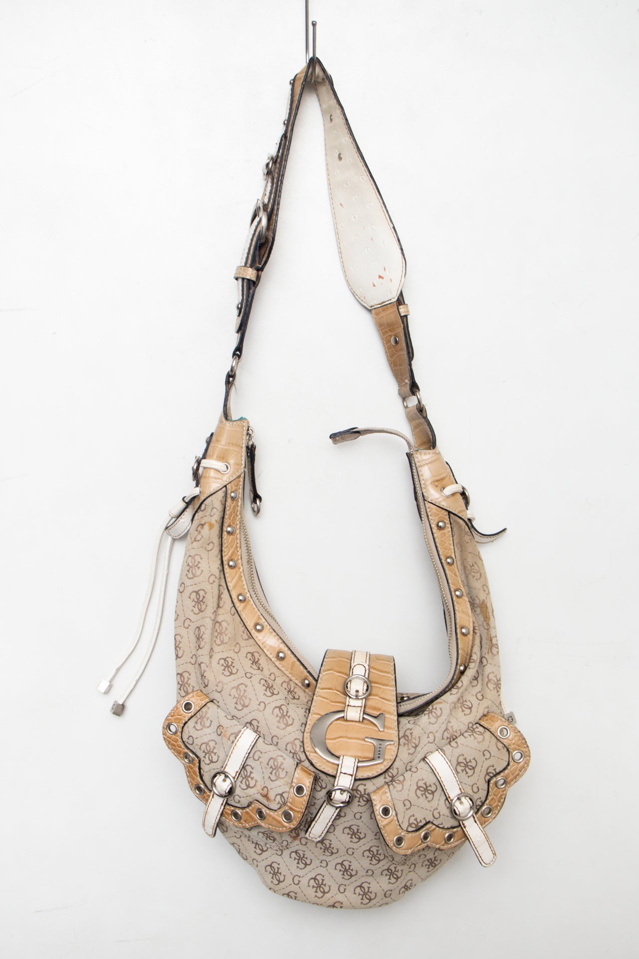 #220 Guess Shoulder Bag Beige | c. 175 | Size