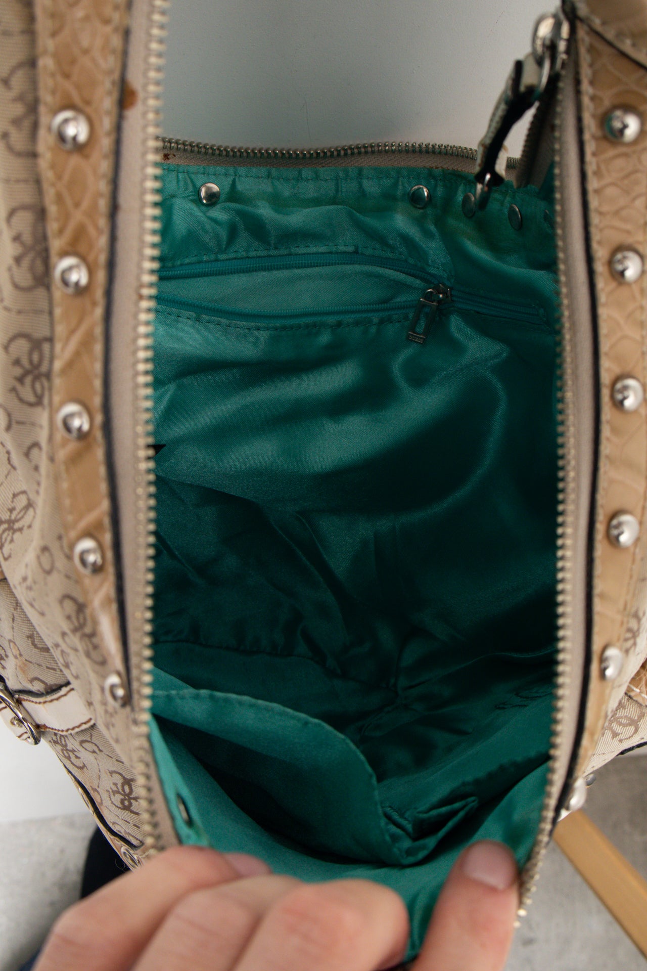 #220 Guess Shoulder Bag Beige | c. 175 | Size