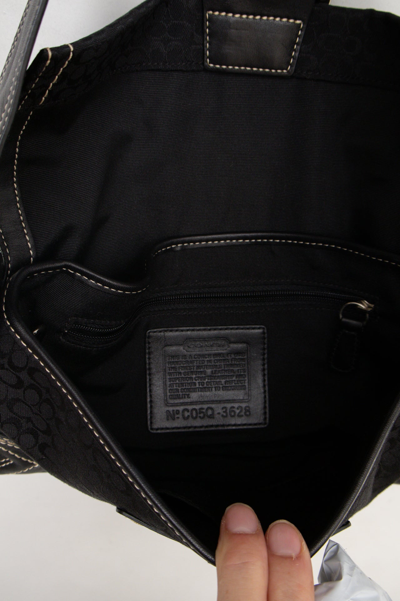 #183 Coach Shoulder Bag Black | c. 176 | Size