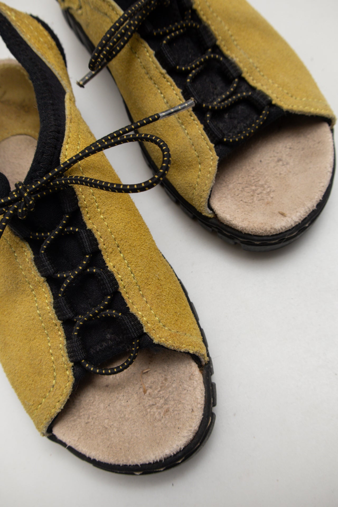 #193 Clarks Sandals Yellow | c. 173 | Size AU7